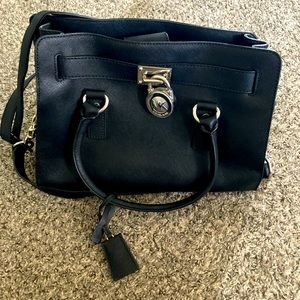 Black Michael Kors handbag with shoulder strap